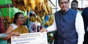 CM reviews Polo vendors’ market, distributes livelihood grants