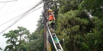 East Khasi Hills admin removes cluttered cables