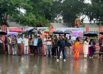 Citizens gather for peace, CM hands over Rs 5 lakh for restoration of Netaji’s statue