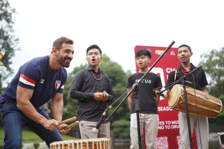 Football not drugs: John Abraham puts his weight behind DREAM
