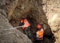 Nepal floods: Tunnel workers recount desperate flights as hundreds remain trapped