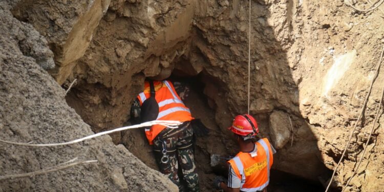 Nepal floods: Tunnel workers recount desperate flights as hundreds remain trapped