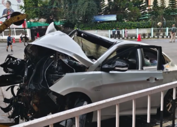 5 injured after car slams into wall at Dhankheti