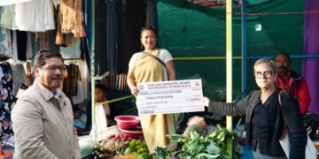 CM distributes relocation grant to vendors