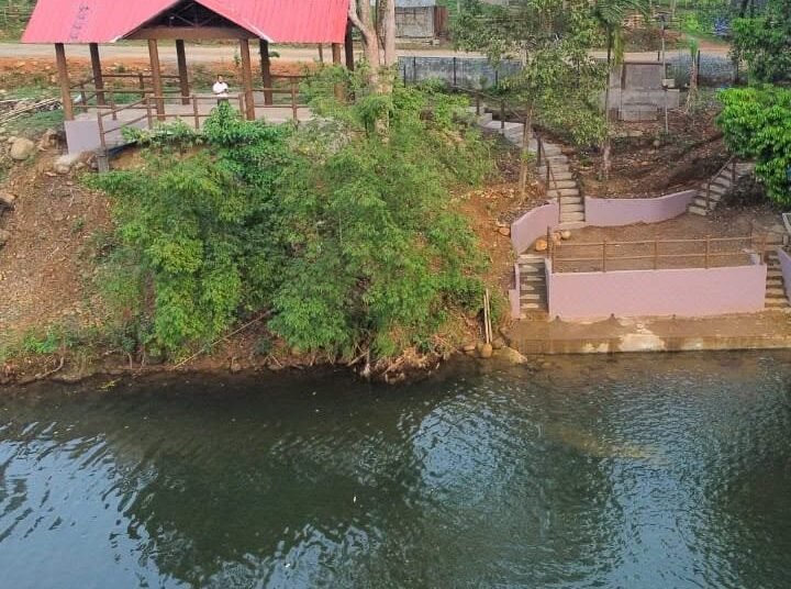 Fisheries officials as contractors in Williamnagar, activist cries foul