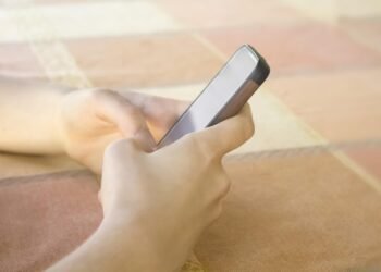SC asks Centre to examine statutory safeguards for minors on social media