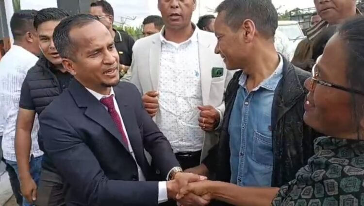 Kyrmen puts choice of party in supporters’ hands