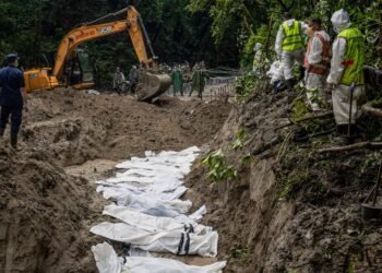 Nepal floods: Death toll crosses 1,000 as rescuers recover more bodies; nearly 4,000 still missing
