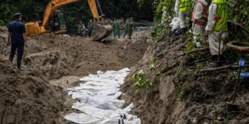 Nepal floods: Death toll crosses 1,000 as rescuers recover more bodies; nearly 4,000 still missing