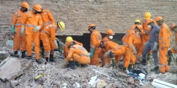 5 dead in building collapse in South Delhi, many trapped; owner on run