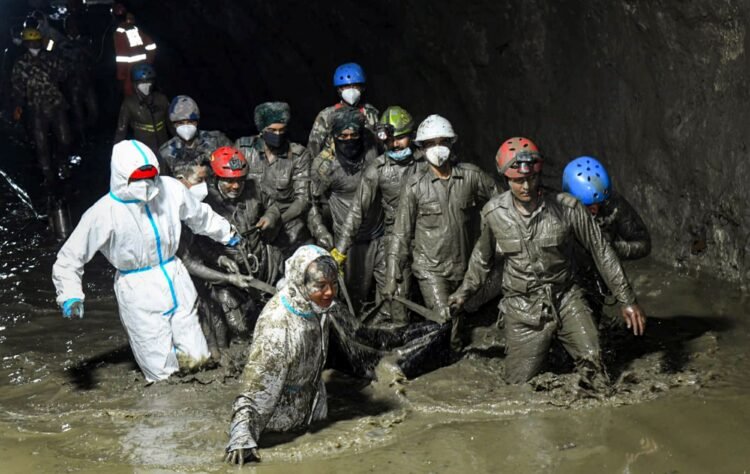 Nepal floods: 6 bodies found in tunnel; 6,100 missing