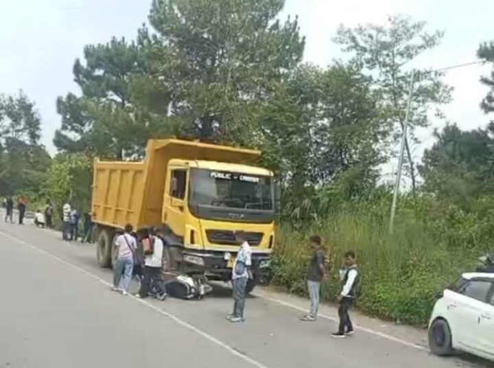 2 die in scooty-dumper collision