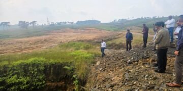 Central team inspects mines as state pushes for small-scale mining