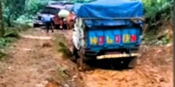 Health Minister blames bad roads, says Dept not informed about ailing child
