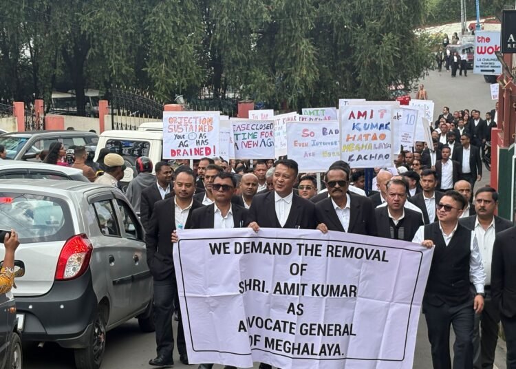 Lawyers step up agitation against Advocate General despite split in fraternity