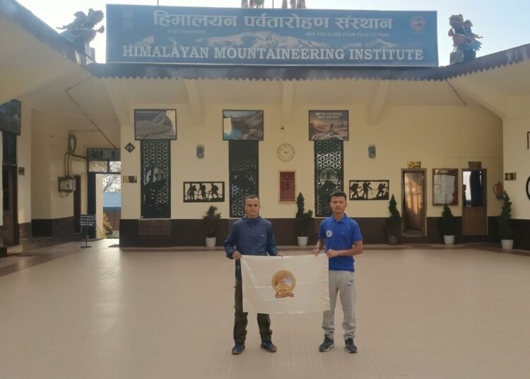 2 Meghalayans begin advanced mountaineering course in Darjeeling
