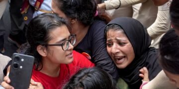 700 detained as AAP, student groups take to streets in Delhi, stopped from reaching Jantar Mantar
