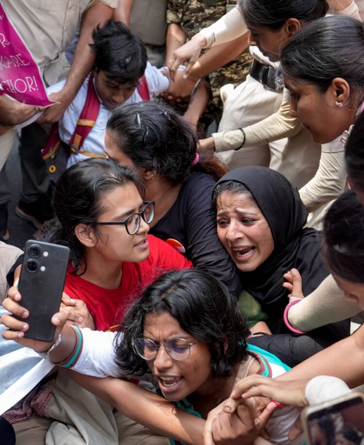 700 detained as AAP, student groups take to streets in Delhi, stopped from reaching Jantar Mantar