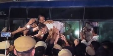 Rahul, Priyanka among around 250 detained after 8-hour sit-in at Akashvani Bhawan