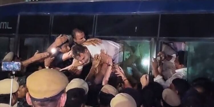 Rahul, Priyanka among around 250 detained after 8-hour sit-in at Akashvani Bhawan