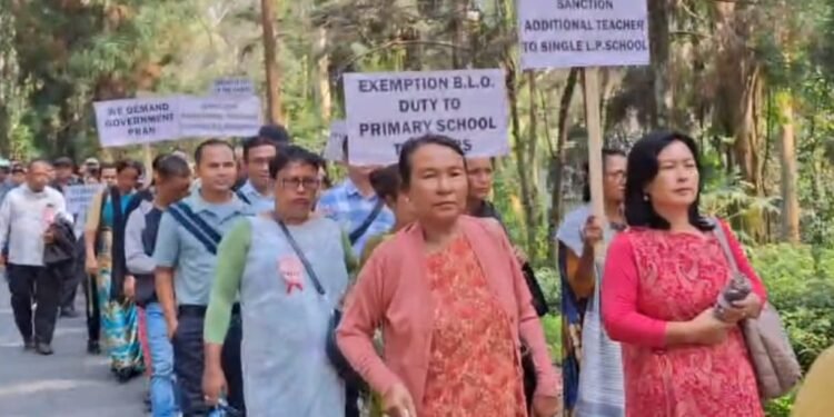 Primary teachers stage rally over 8-point demands