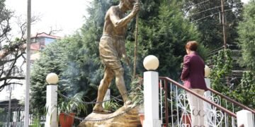 Secretariat pays tribute to Mahatma Gandhi